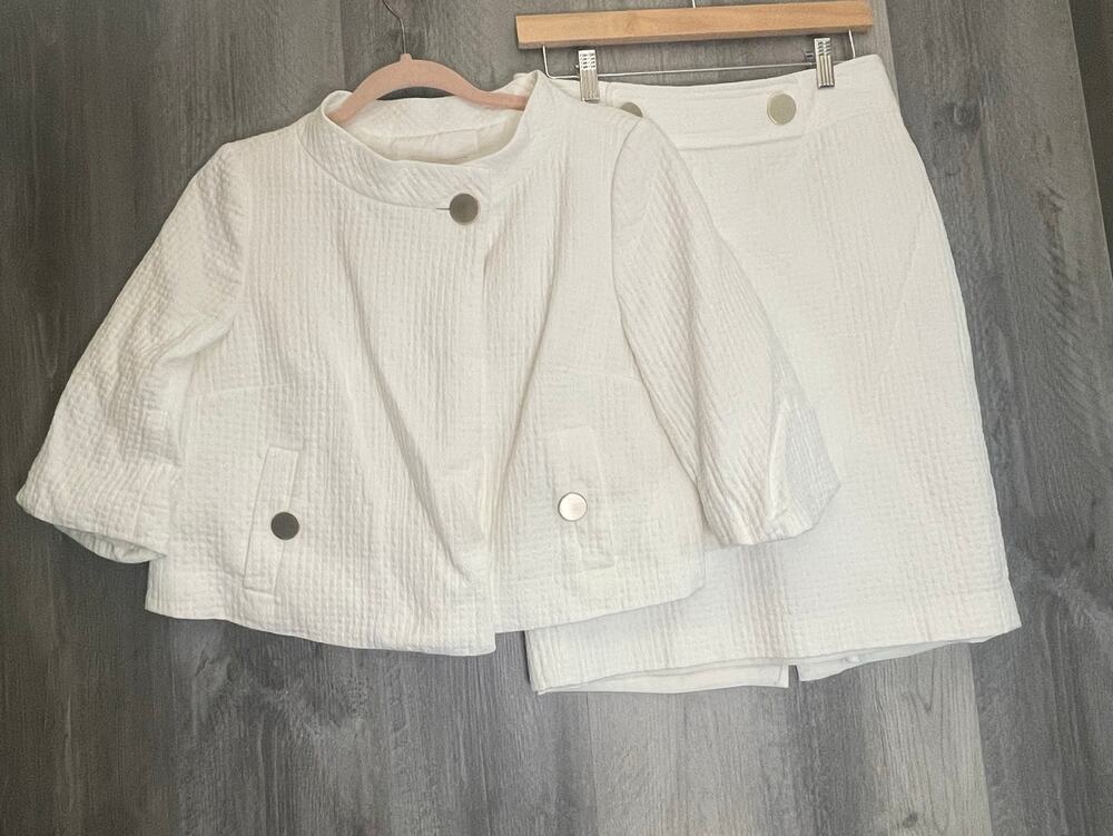Ann Taylor White Textured Cotton Skirt Suit Size 4 Jacket Pencil Skirt 2PC